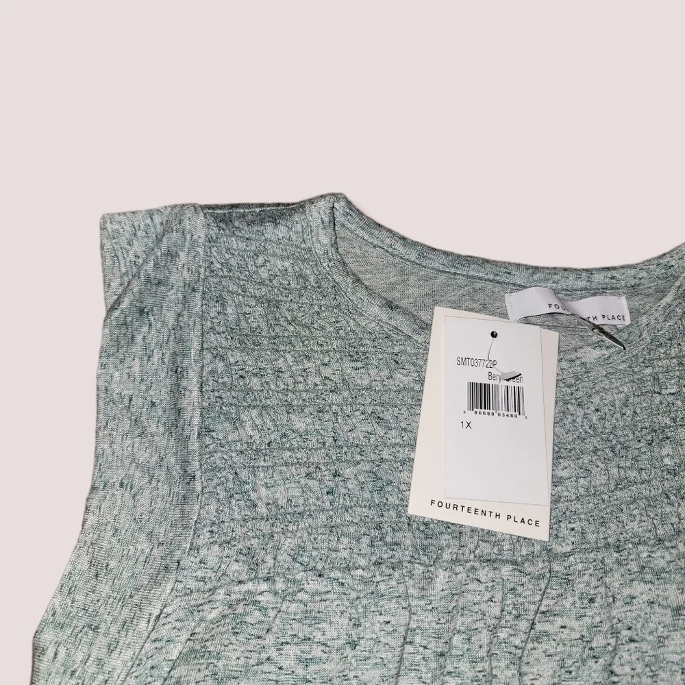 NWT 𝅺FOURTEENTH Place 1x Smocked Yoke Top Beryl Green Nwt T03